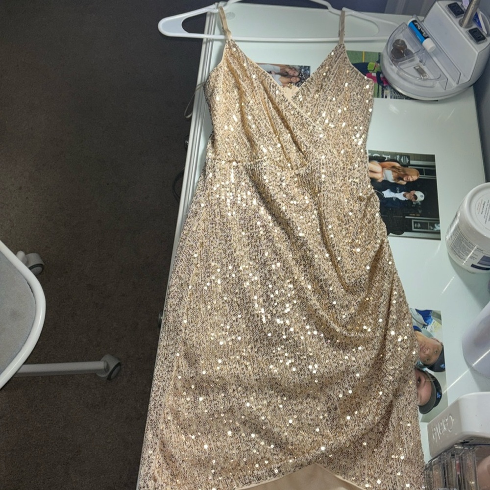 Gold Sprakly Windsor dress( Never worn tag still on)